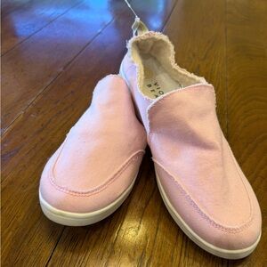NWT Vionic Malibu slip on shoes (Vionic beach) Size 8- super soft, Arch Support